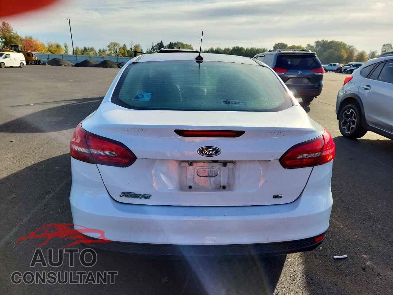 FORD FOCUS 2017 - 1FADP3F24HL308750