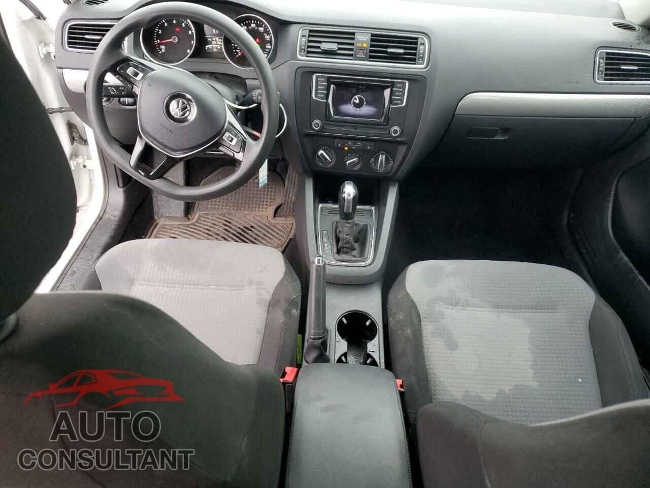 VOLKSWAGEN JETTA 2017 - 3VW2B7AJ3HM375258
