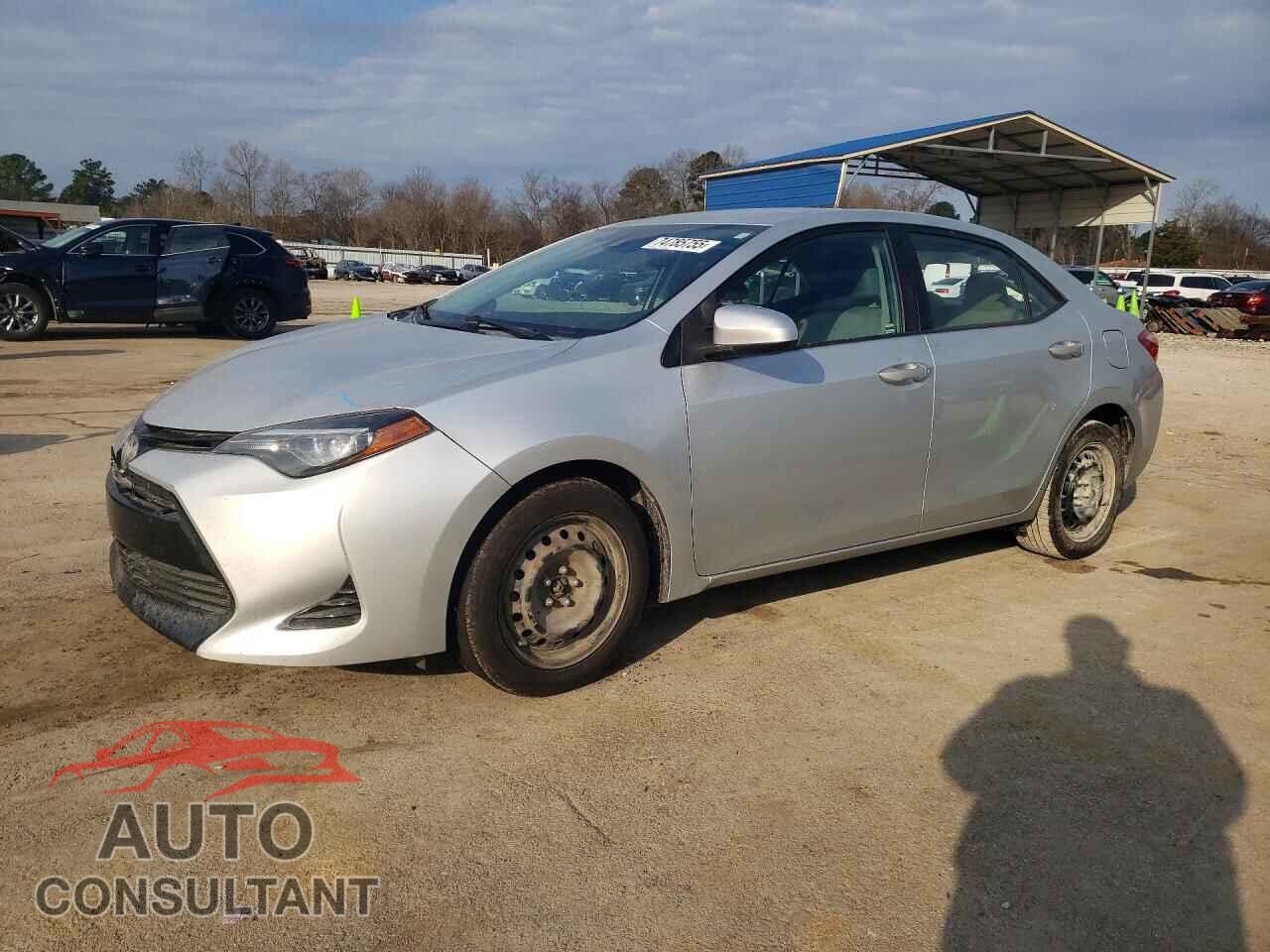 TOYOTA COROLLA 2018 - 5YFBURHE0JP745520