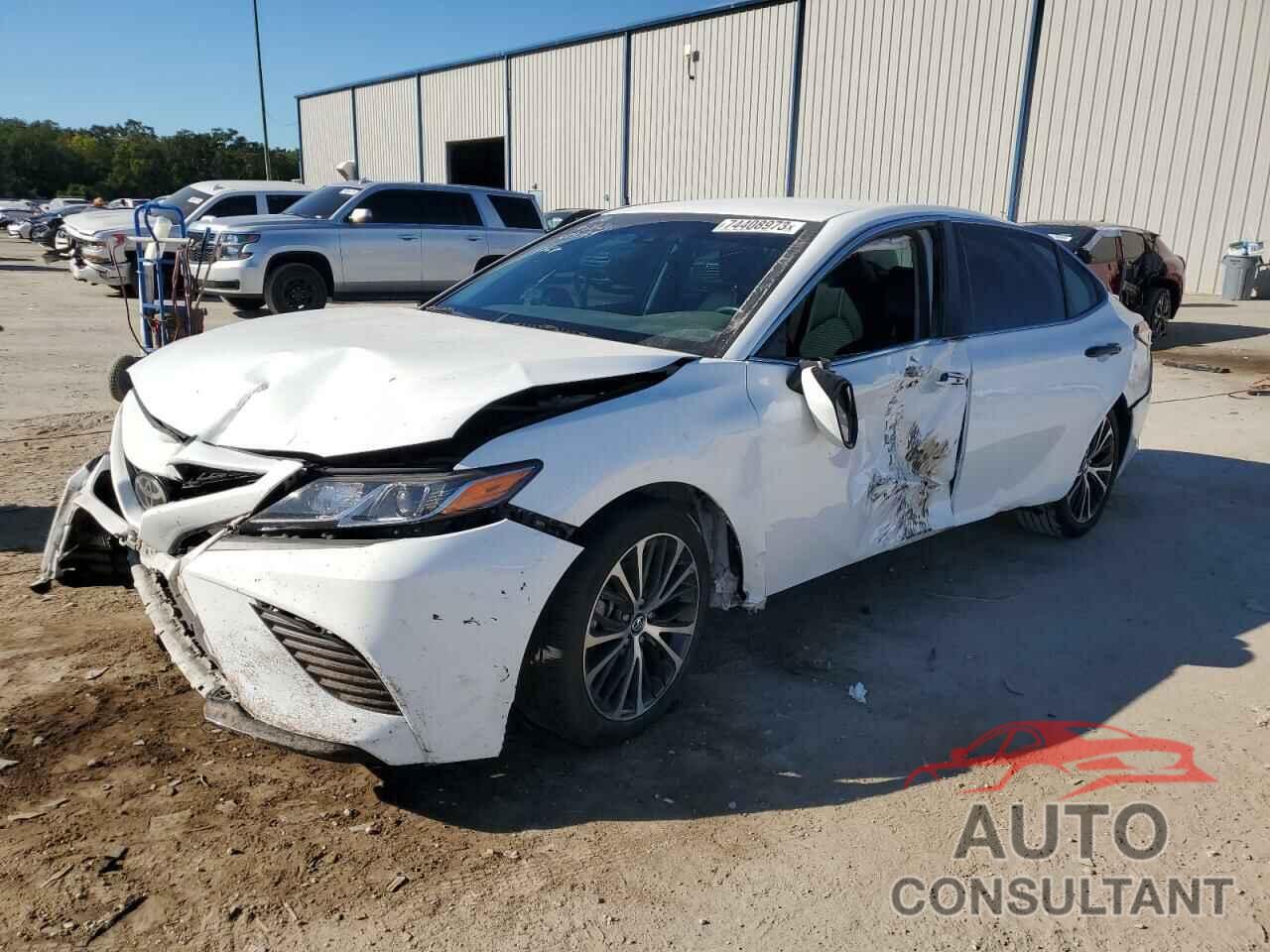 TOYOTA CAMRY 2018 - 4T1B11HK8JU081756