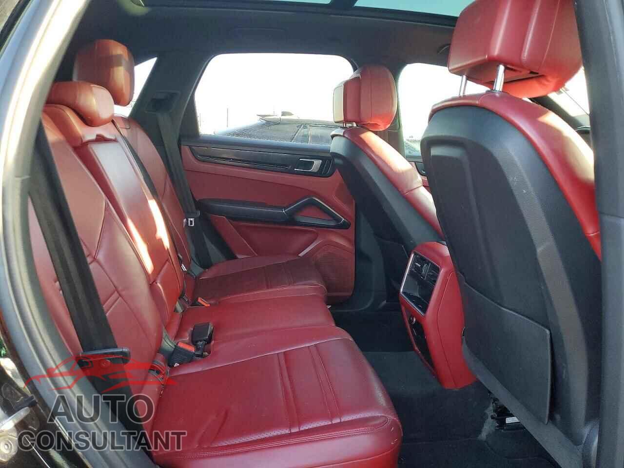 PORSCHE CAYENNE 2019 - WP1AA2AY5KDA03827