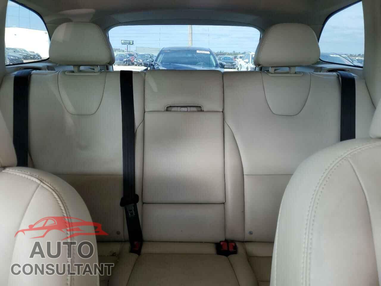 VOLVO XC60 2015 - YV4902RD2F2621520