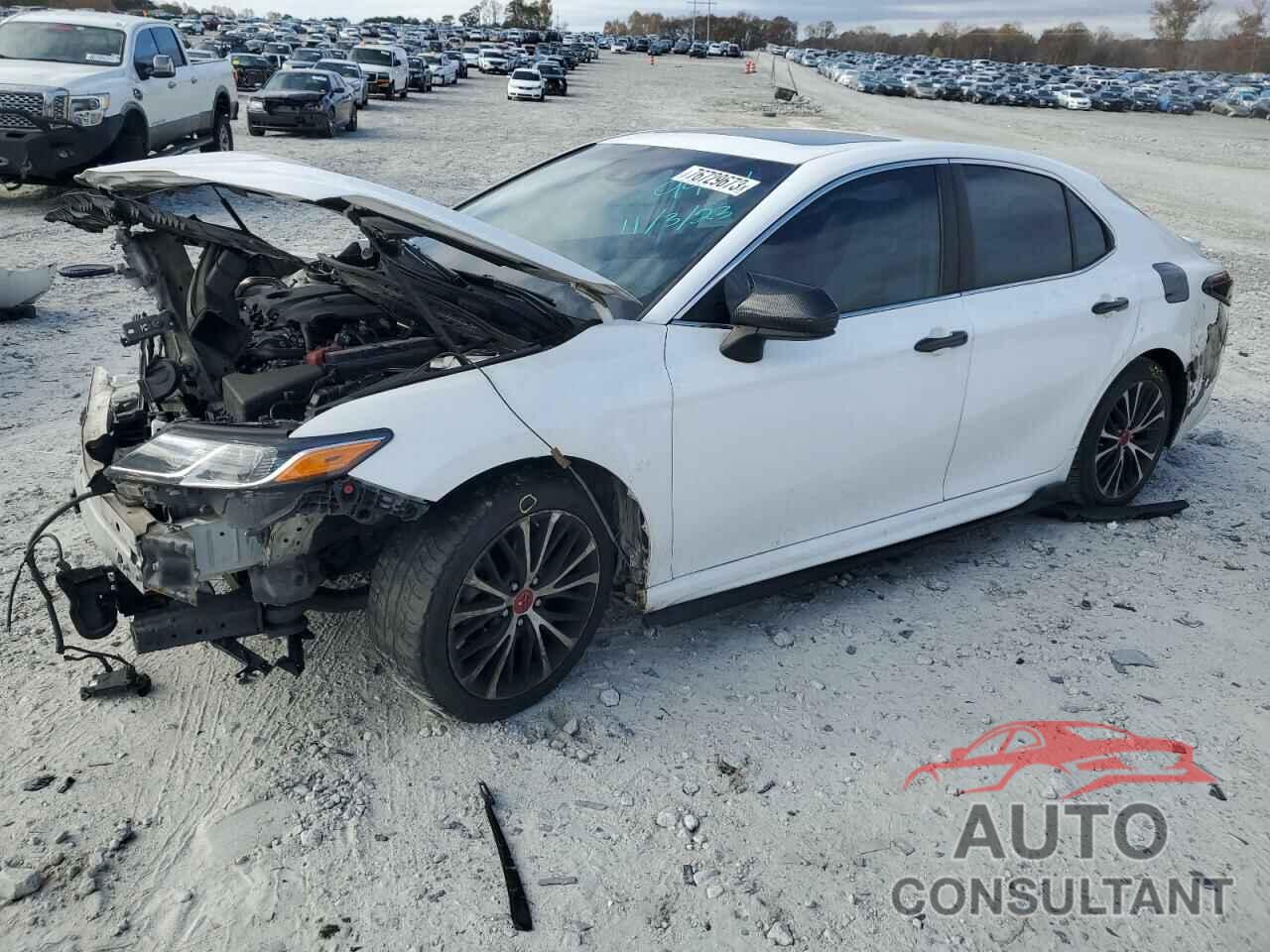 TOYOTA CAMRY 2018 - 4T1B11HK9JU139941