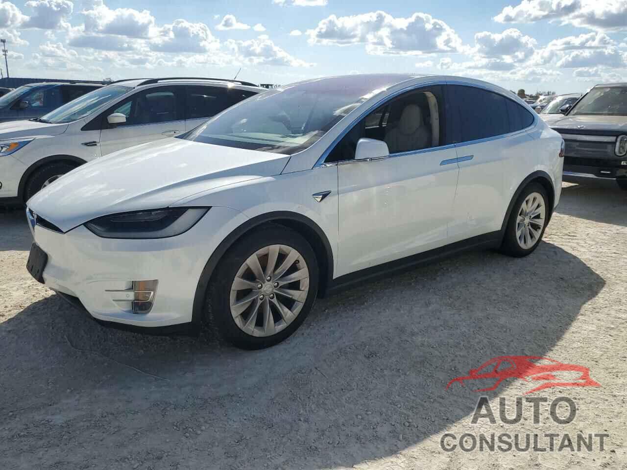 TESLA MODEL X 2018 - 5YJXCAE24JF088754