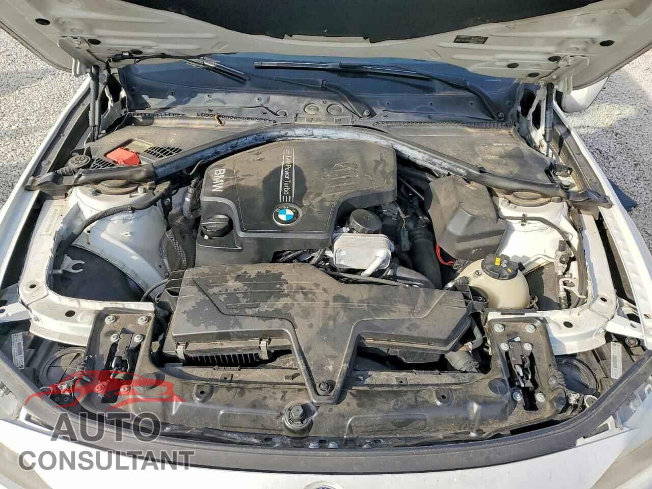 BMW 320 2015 - WBA3B1C50FK135929