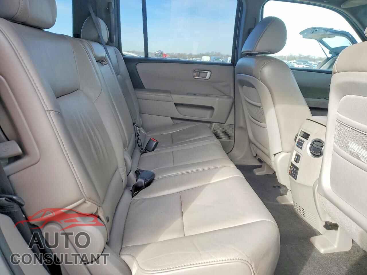 HONDA PILOT 2011 - 5FNYF3H61BB021231