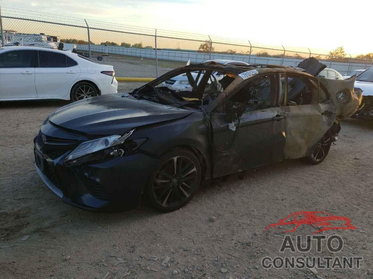 TOYOTA CAMRY 2018 - 4T1B61HK1JU558707