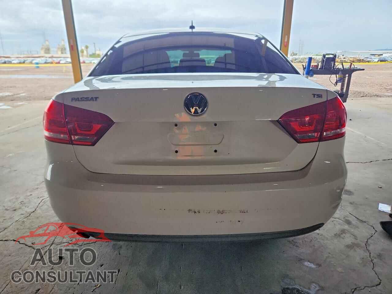 VOLKSWAGEN PASSAT 2014 - 1VWAT7A35EC022852