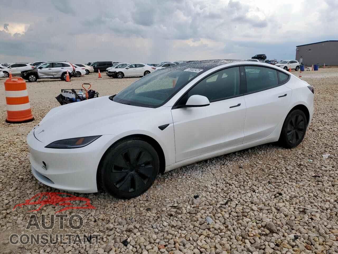 TESLA MODEL 3 2024 - 5YJ3E1EA8RF773528