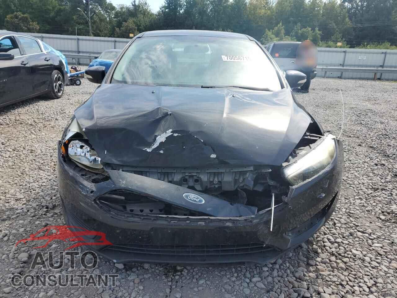 FORD FOCUS 2017 - 1FADP3F29HL240350