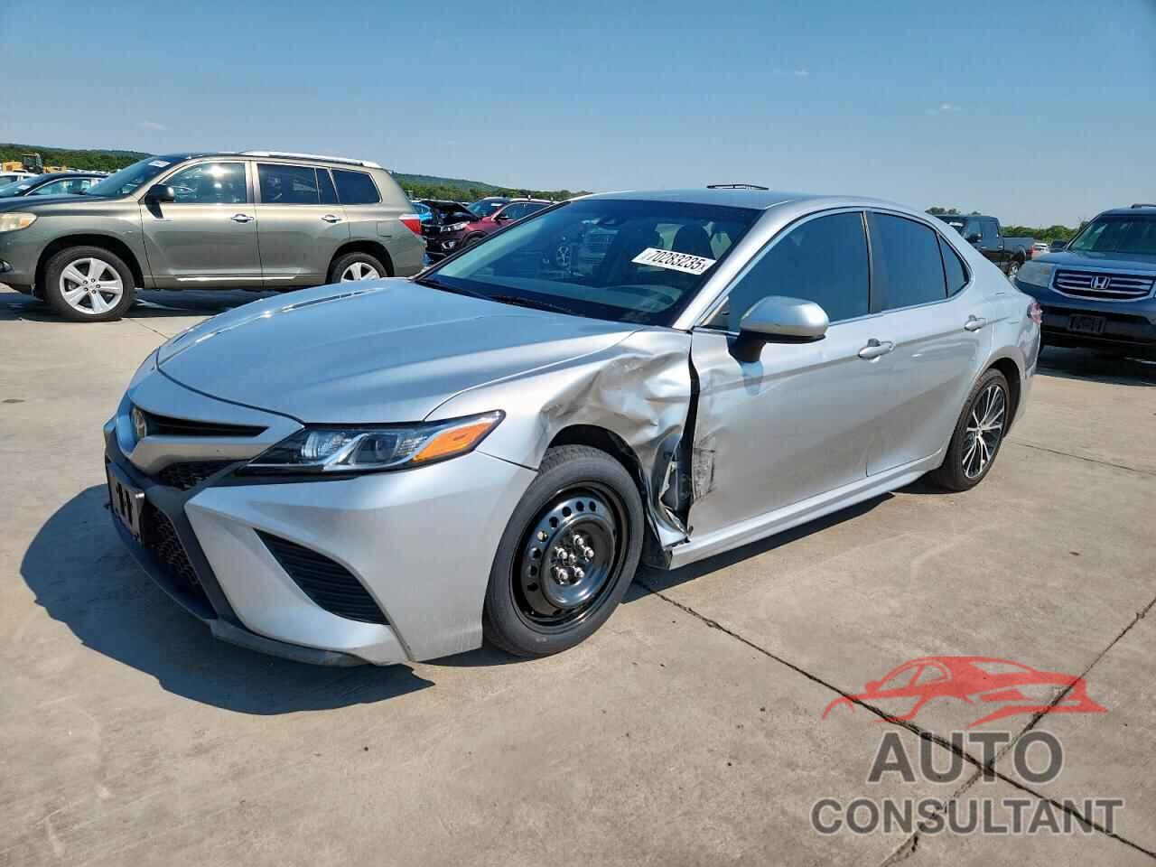 TOYOTA CAMRY 2018 - 4T1B11HK9JU141561