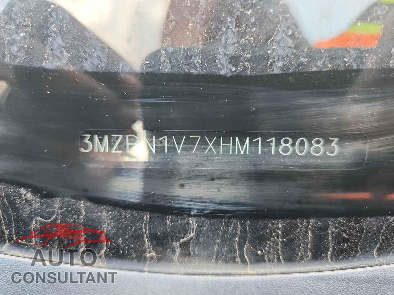 MAZDA 3 2017 - 3MZBN1V7XHM118083