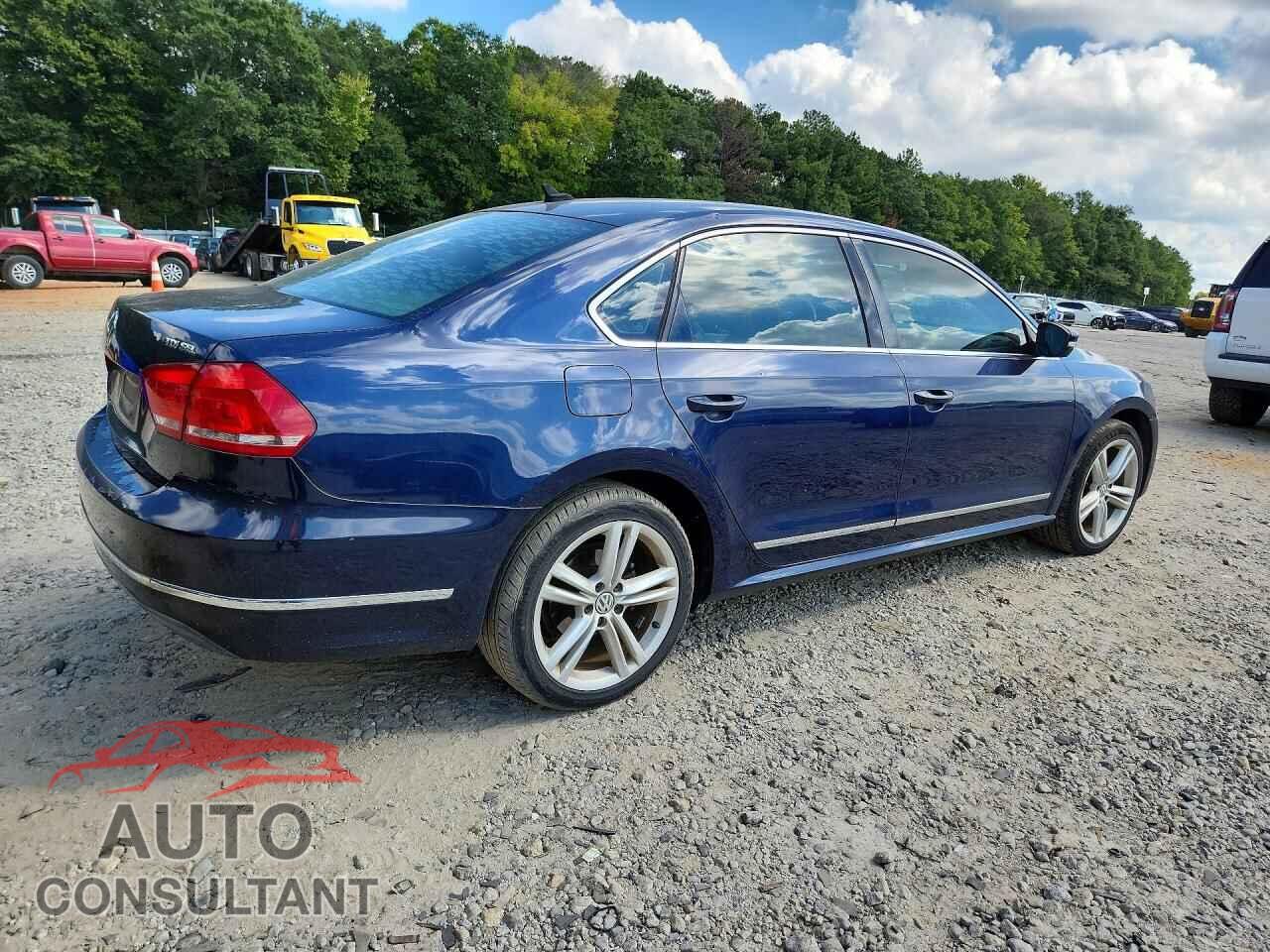 VOLKSWAGEN PASSAT 2013 - 1VWCN7A31DC111027