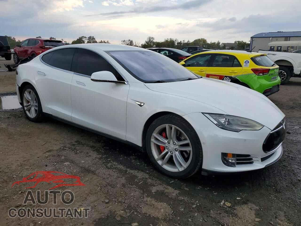 TESLA MODEL S 2015 - 5YJSA1E42FF118651