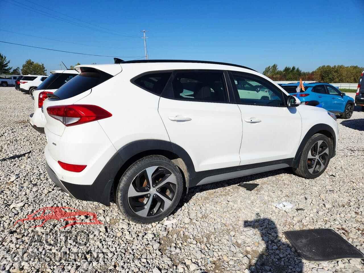 HYUNDAI TUCSON 2018 - KM8J3CA23JU708004