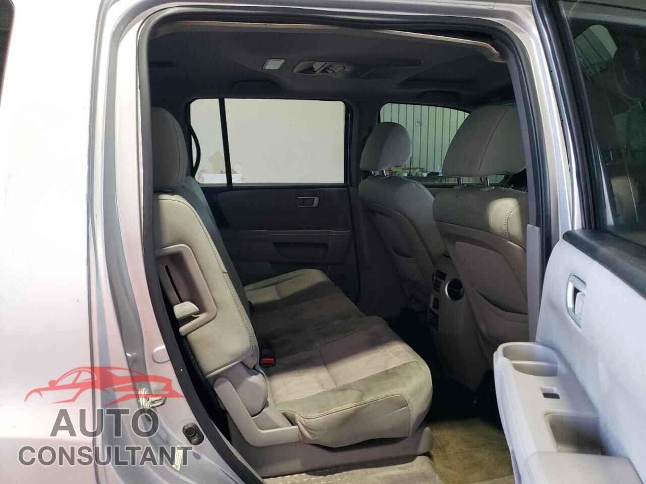 HONDA PILOT 2015 - 5FNYF4H39FB009345
