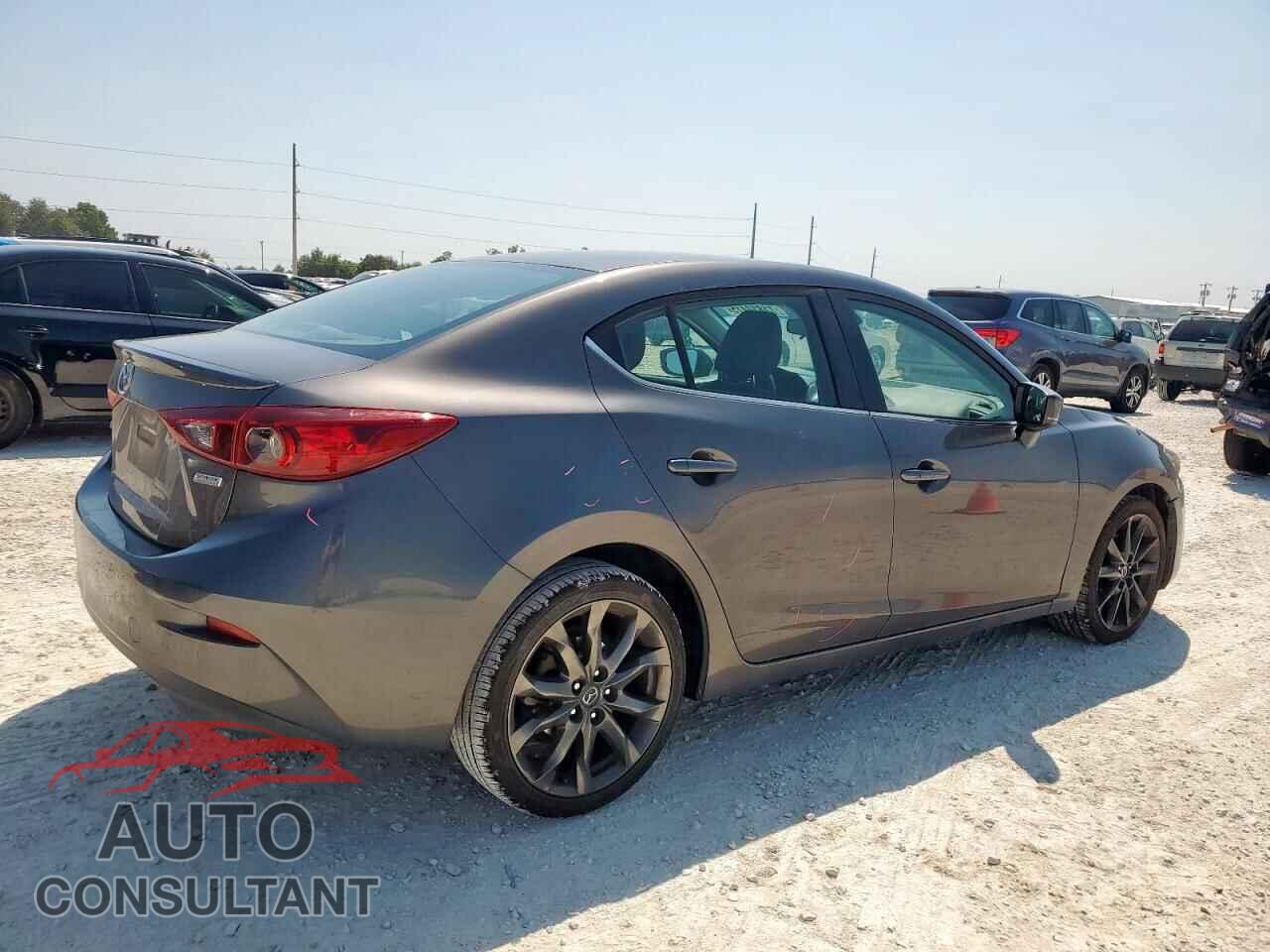 MAZDA 3 2018 - 3MZBN1V33JM196921