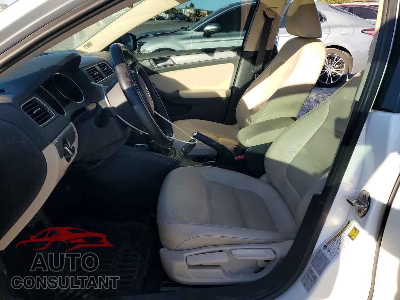 VOLKSWAGEN JETTA 2017 - 3VWDB7AJ5HM410620