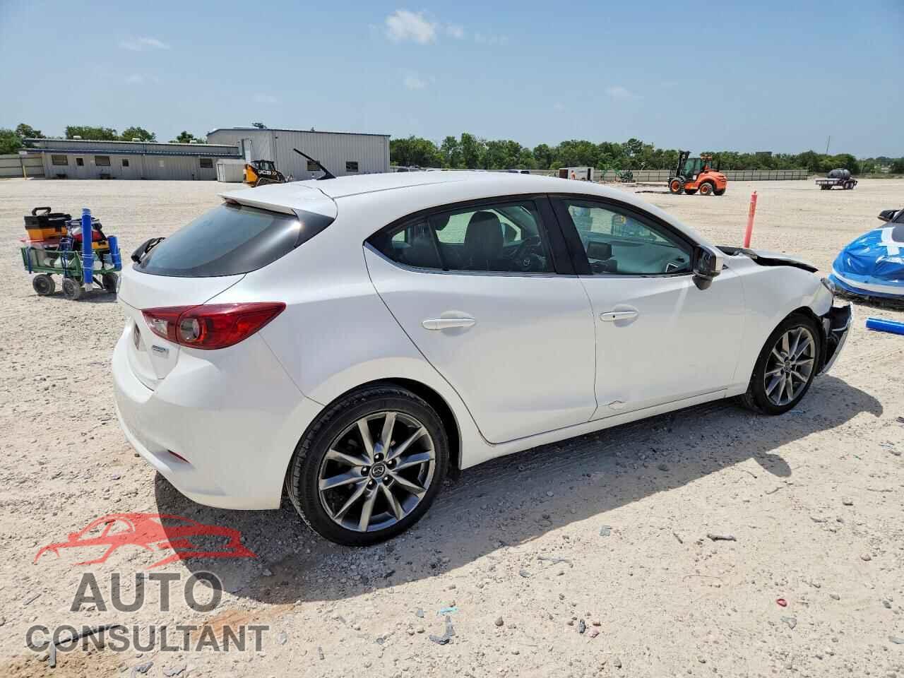 MAZDA 3 2018 - 3MZBN1L39JM202353