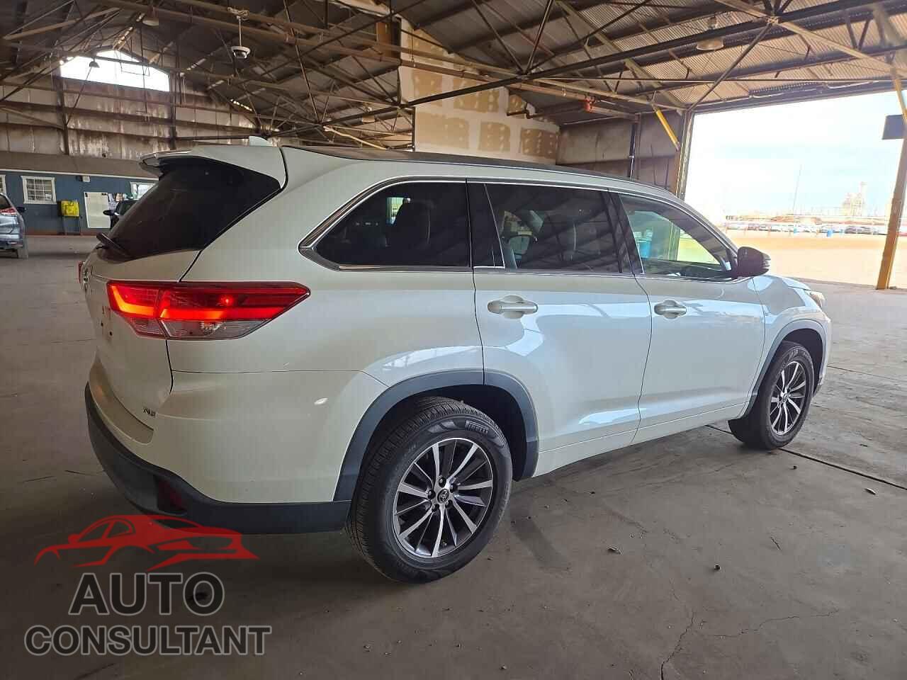 TOYOTA HIGHLANDER 2017 - 5TDKZRFH2HS514182