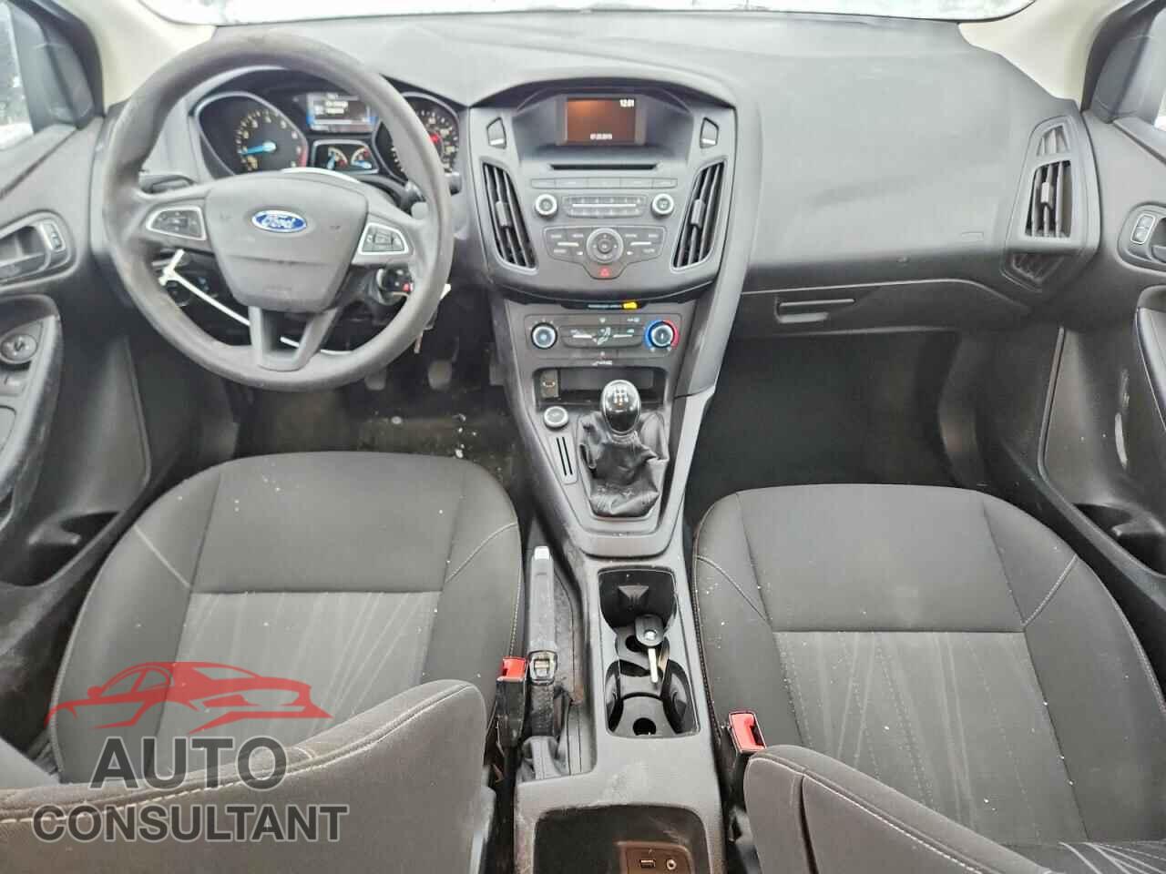 FORD FOCUS 2015 - 1FADP3E22FL367701