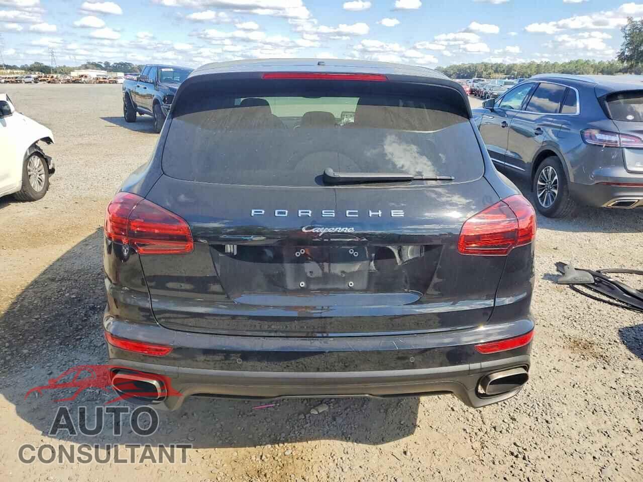 PORSCHE CAYENNE 2016 - WP1AA2A23GKA11892