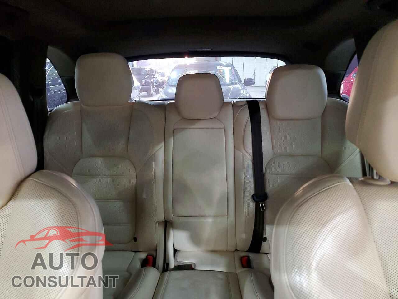 PORSCHE CAYENNE 2017 - WP1AC2A25HLA97213