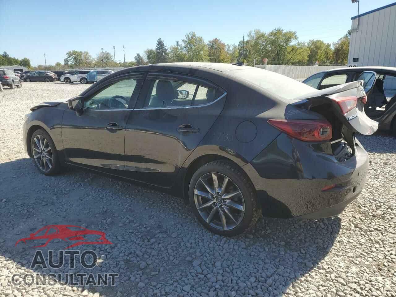 MAZDA 3 2018 - 3MZBN1W35JM181948