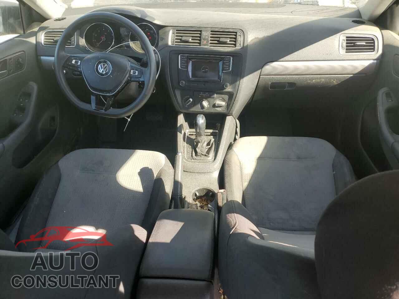 VOLKSWAGEN JETTA 2017 - 3VW2B7AJ8HM412403
