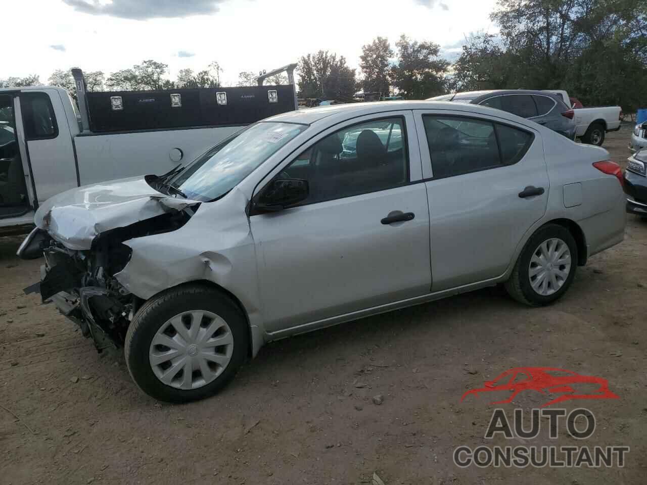 NISSAN VERSA 2018 - 3N1CN7AP7JL858432