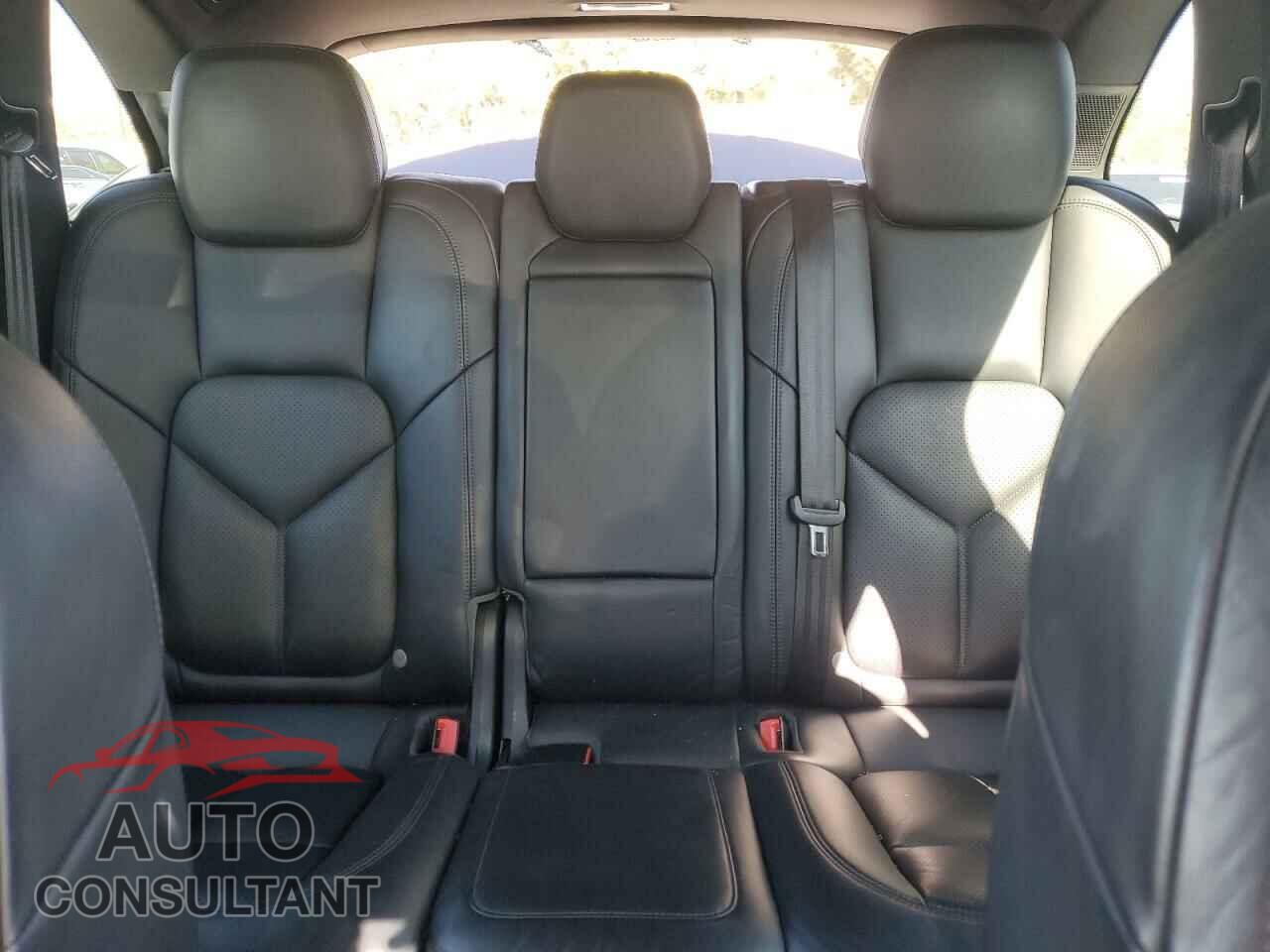 PORSCHE CAYENNE 2016 - WP1AA2A23GLA08159