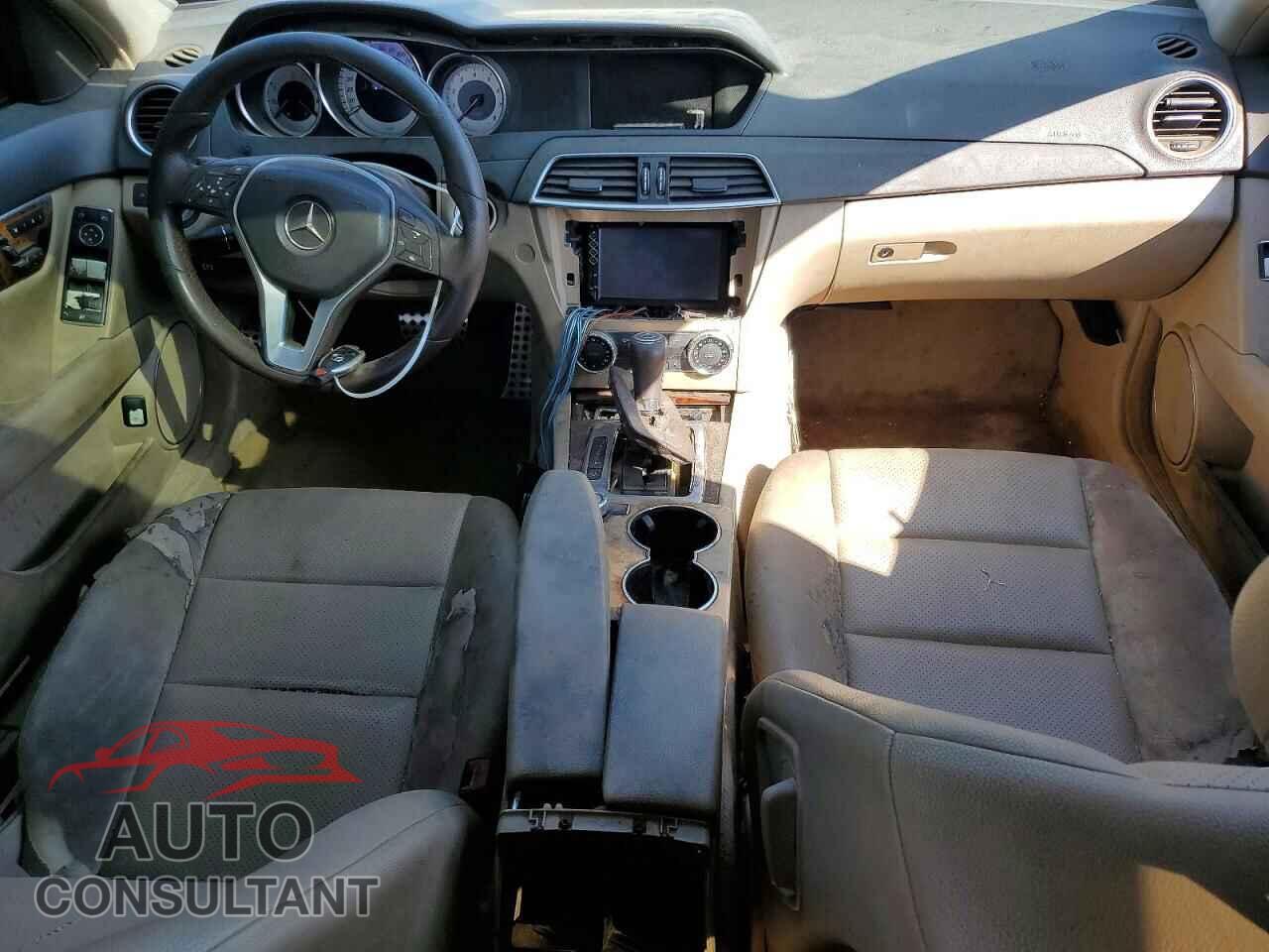 MERCEDES-BENZ C-CLASS 2012 - WDDGF4HB8CR217649