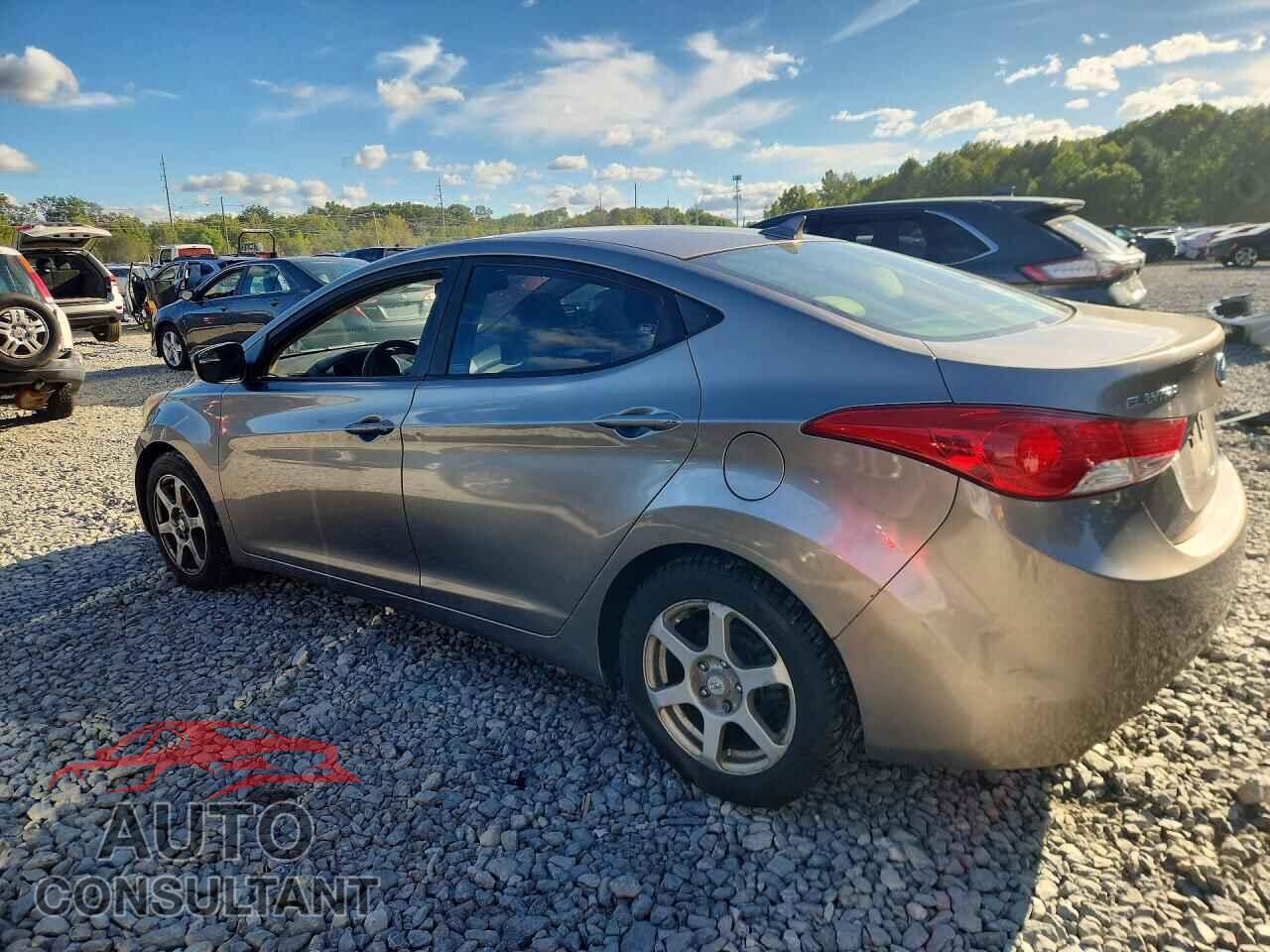 HYUNDAI ELANTRA 2012 - 5NPDH4AE7CH095708