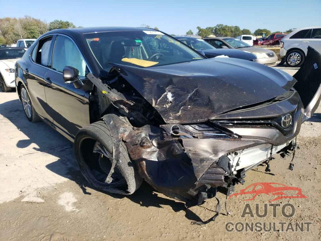 TOYOTA CAMRY 2018 - 4T1B11HK5JU512912