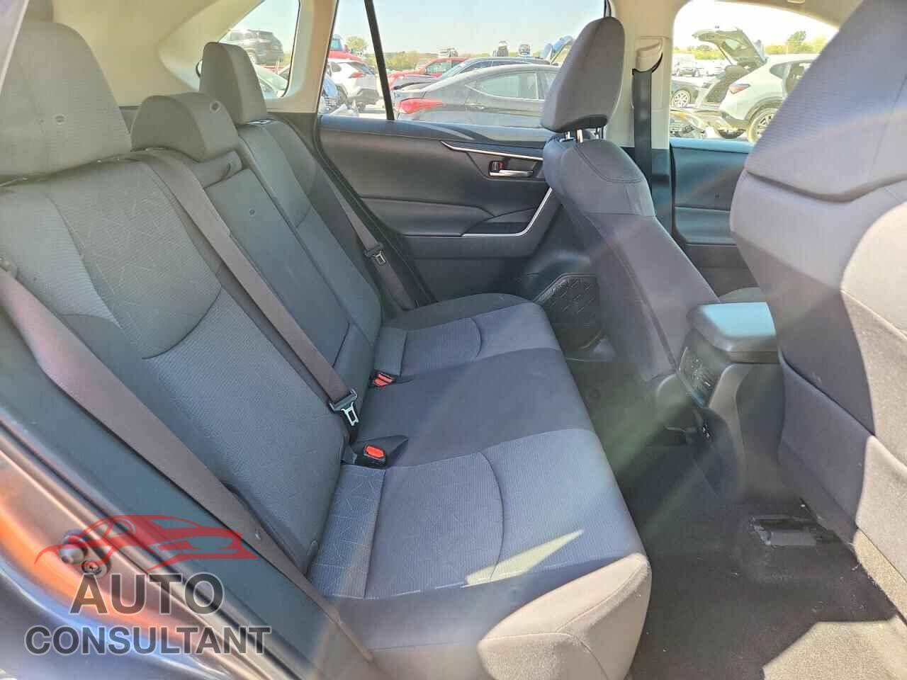 TOYOTA RAV4 2019 - JTMP1RFV5KD007184
