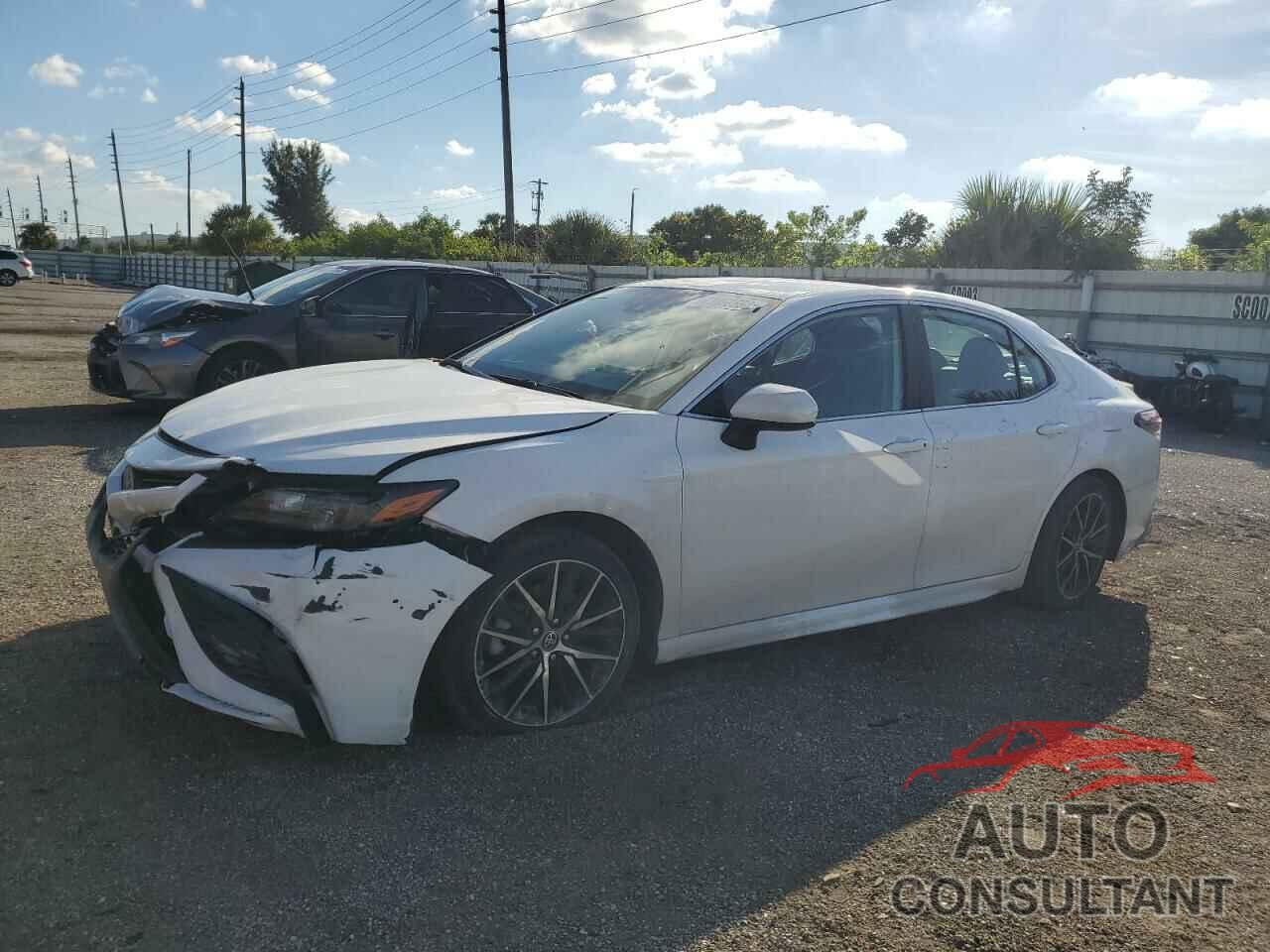 TOYOTA CAMRY 2021 - 4T1G11AK3MU545167