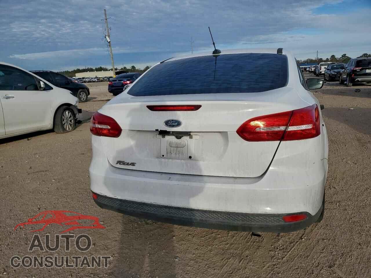 FORD FOCUS 2015 - 1FADP3E24FL323778