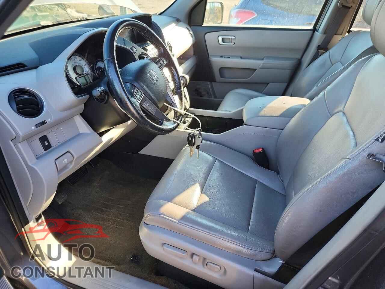 HONDA PILOT 2015 - 5FNYF4H64FB011577