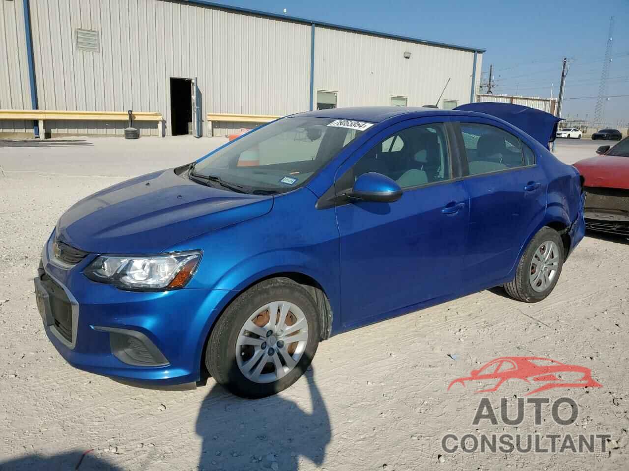 CHEVROLET SONIC 2018 - 1G1JB5SH5J4109359