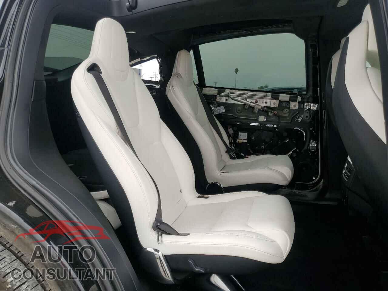 TESLA MODEL X 2018 - 5YJXCBE21JF092671