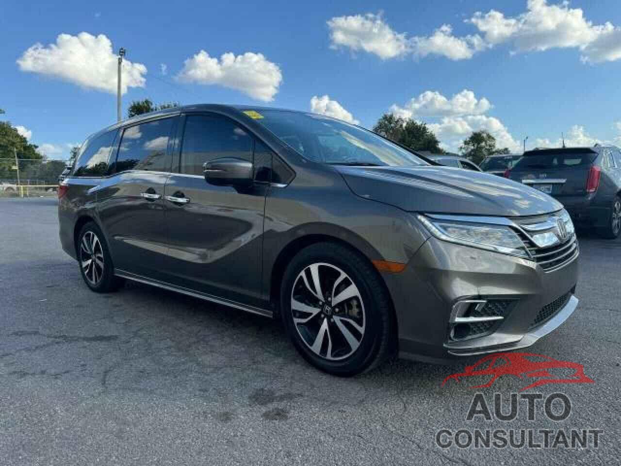 HONDA ODYSSEY 2018 - 5FNRL6H96JB000320