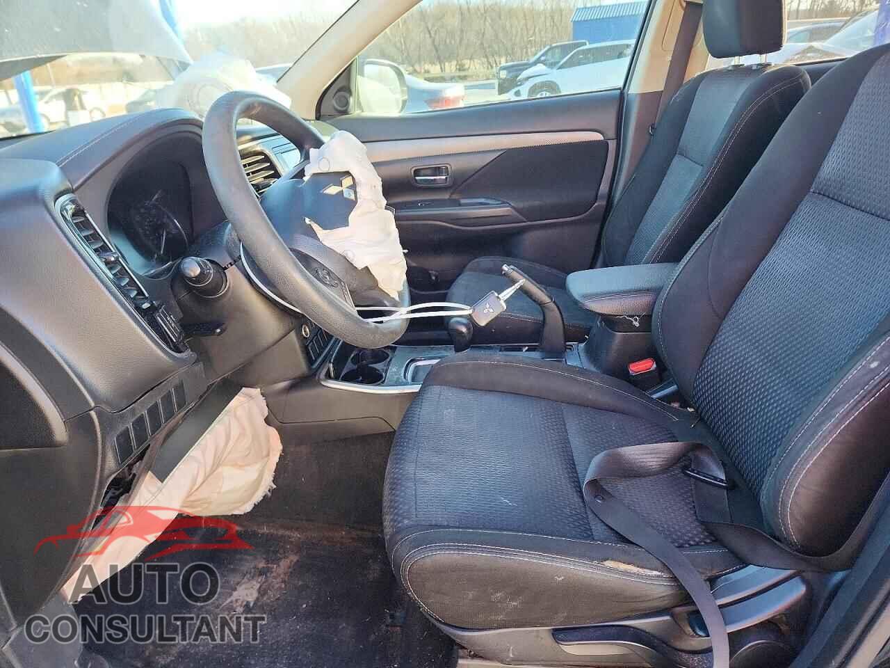 MITSUBISHI OUTLANDER 2018 - JA4AD2A37JZ001814