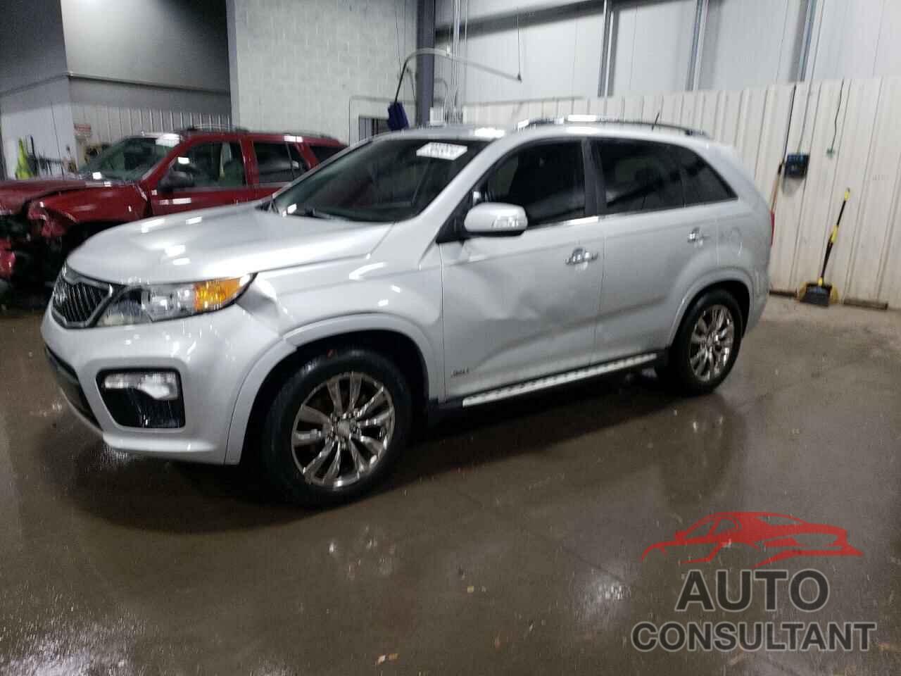 KIA SORENTO 2013 - 5XYKWDA22DG328325