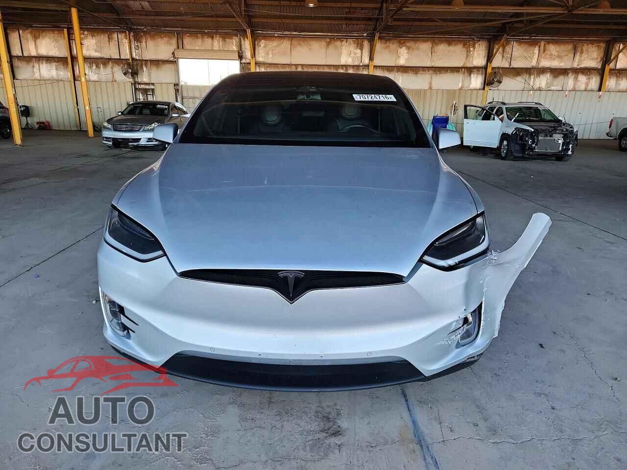 TESLA MODEL X 2017 - 5YJXCBE21HF035655