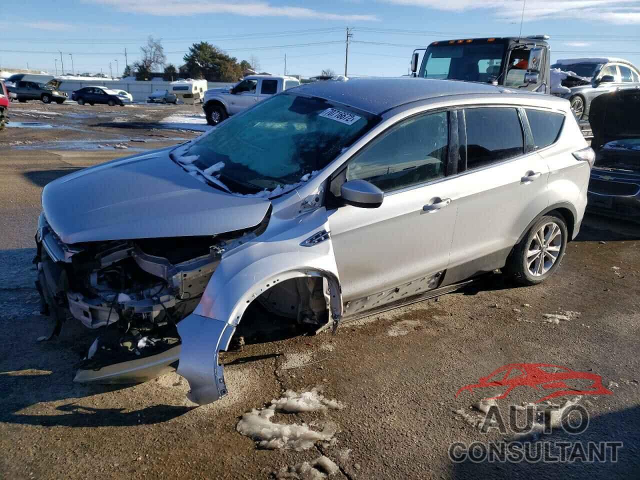 FORD ESCAPE 2017 - 1FMCU9G9XHUB31348