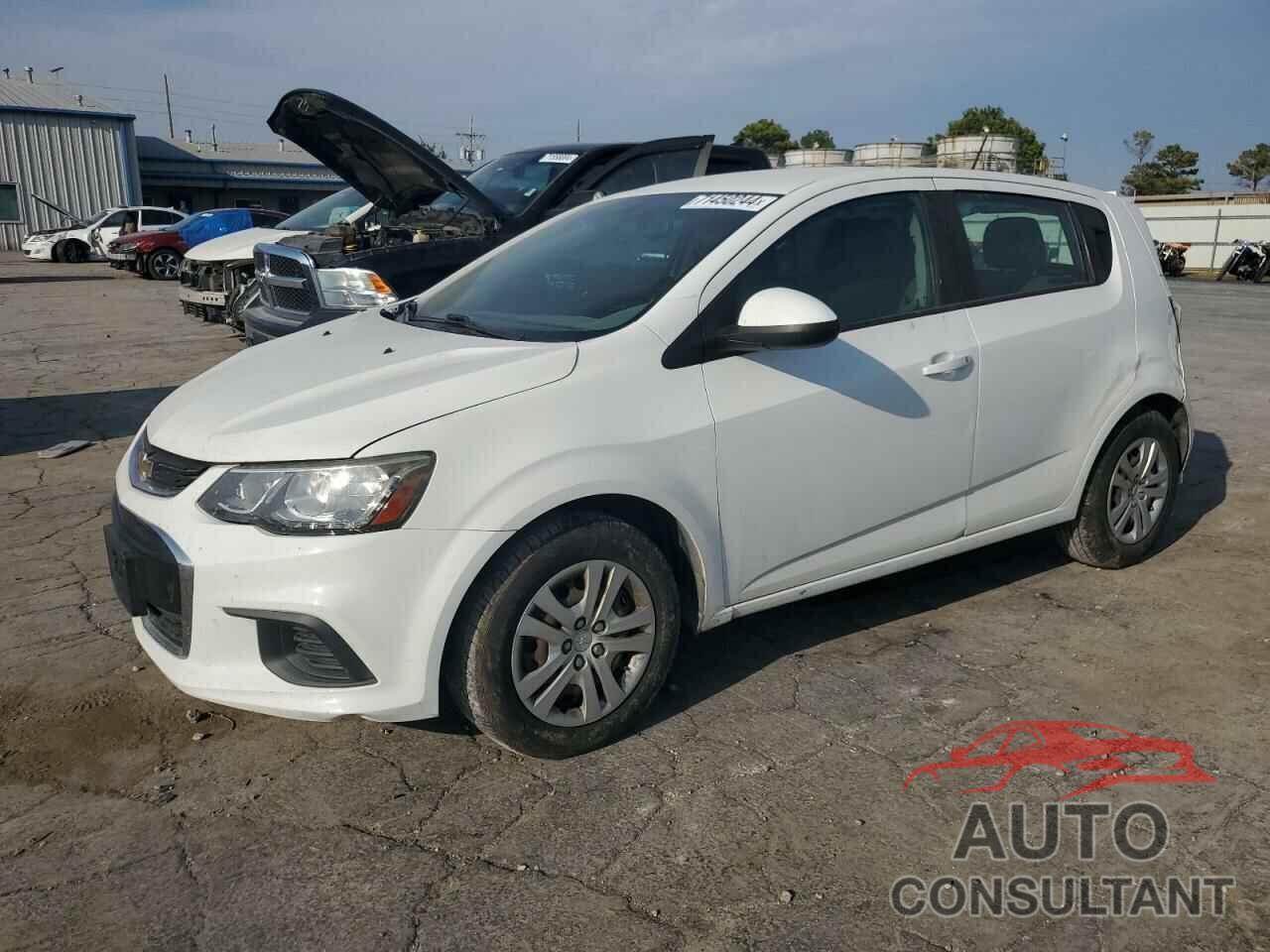 CHEVROLET SONIC 2017 - 1G1JG6SH4H4175600