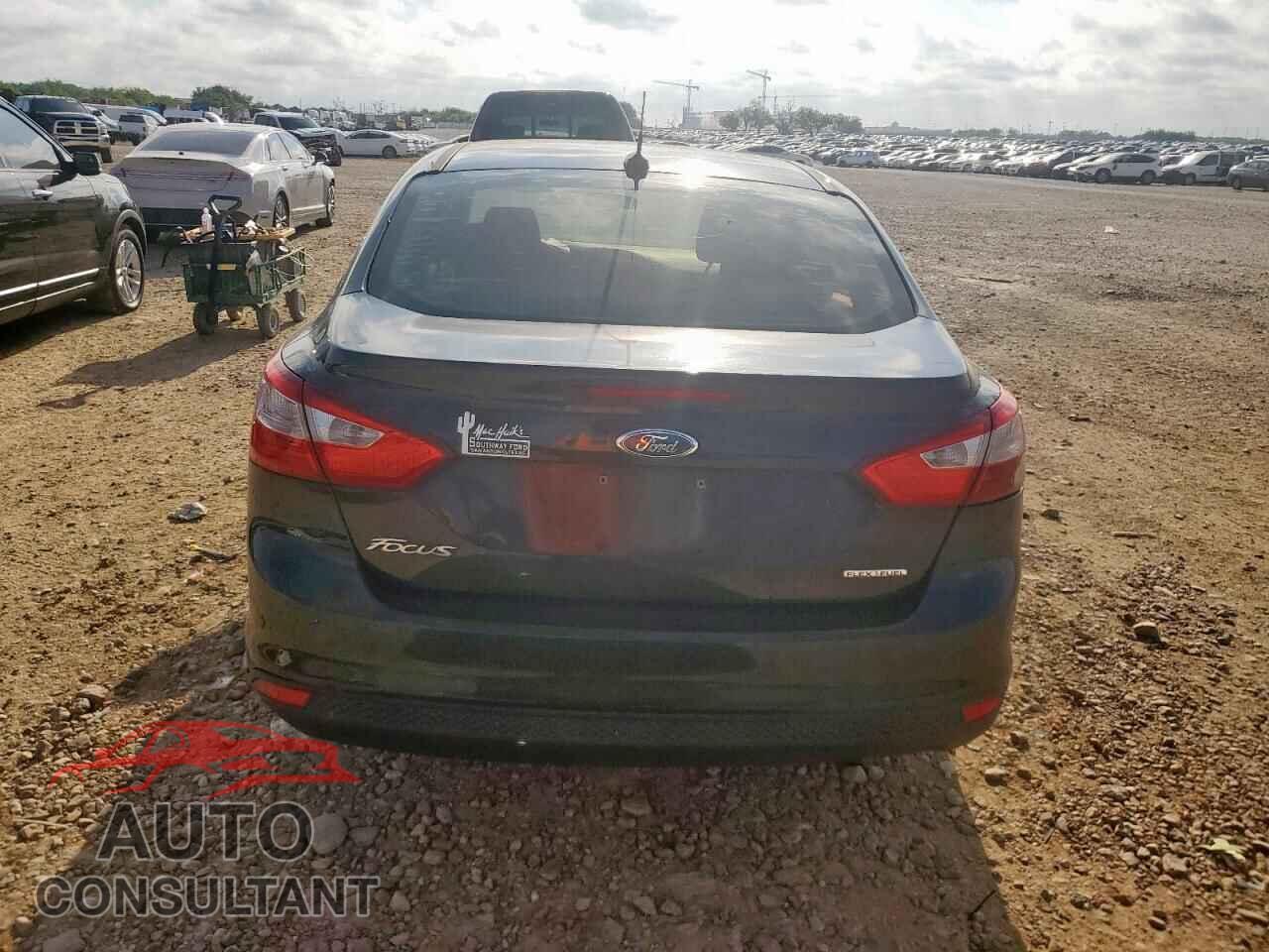 FORD FOCUS 2014 - 1FADP3E23EL183690
