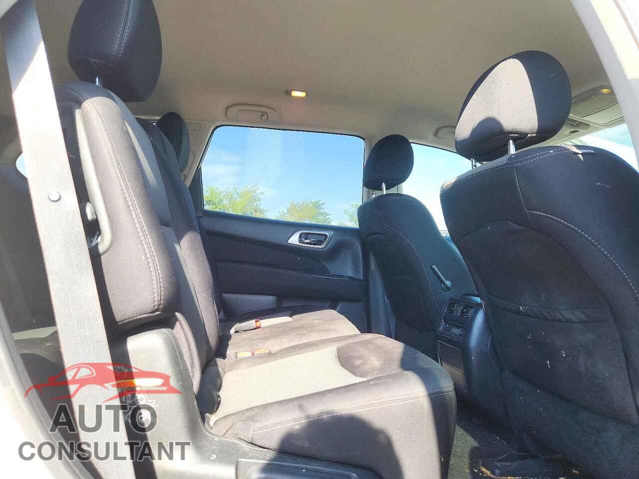 NISSAN PATHFINDER 2017 - 5N1DR2MN4HC627962