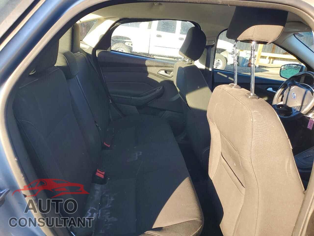 FORD FOCUS 2015 - 1FADP3F29FL358685