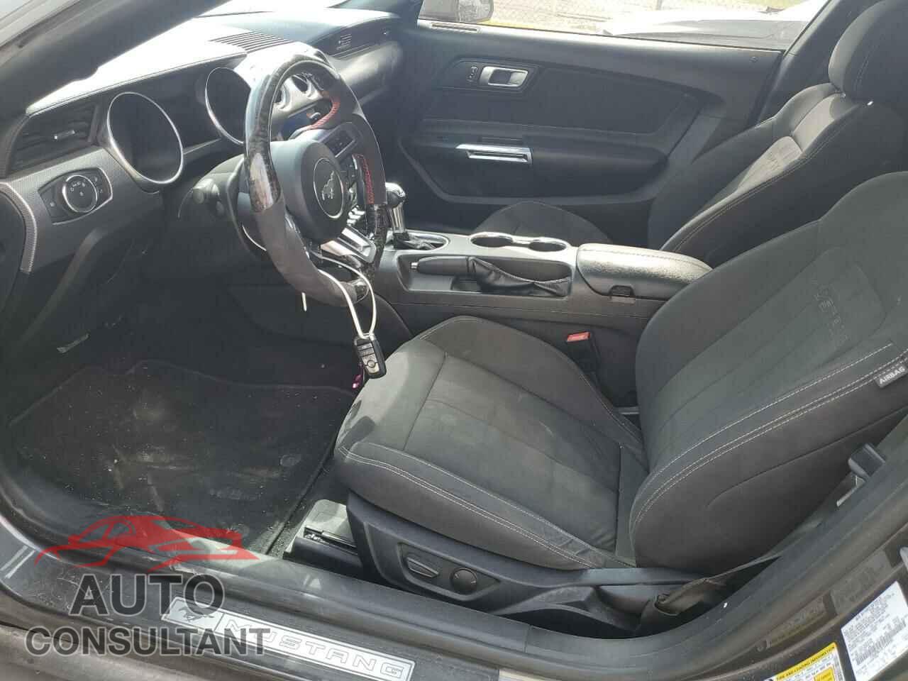 FORD MUSTANG 2020 - 1FA6P8CF3L5169995